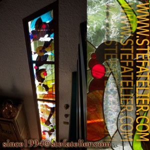 photo de vitrail motif moderne une creation de Stef Atelier