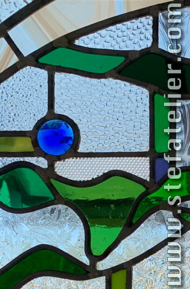 porte-moderne-vitrail-gros-plan