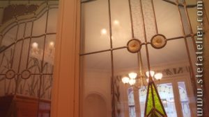 vitraux art déco dans maison à nancy. Double porte