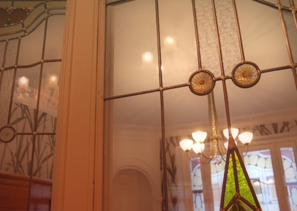 vitraux art déco dans maison à nancy. Double porte