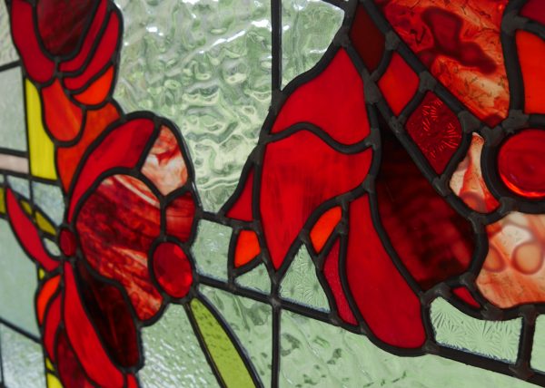 vitrail moderne pour imposte motif de fleurs rouges