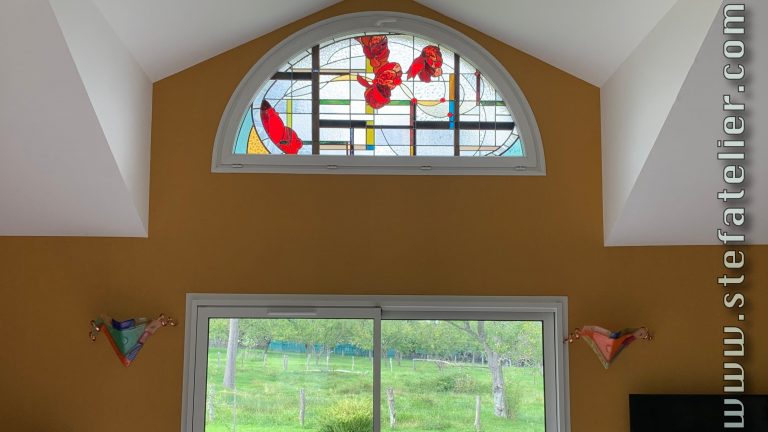 vitrail moderne pour imposte motif de fleurs rouges