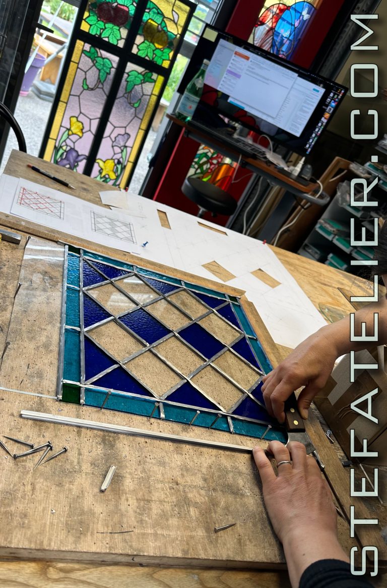 vitrail de losanges stage de vitrail de mai